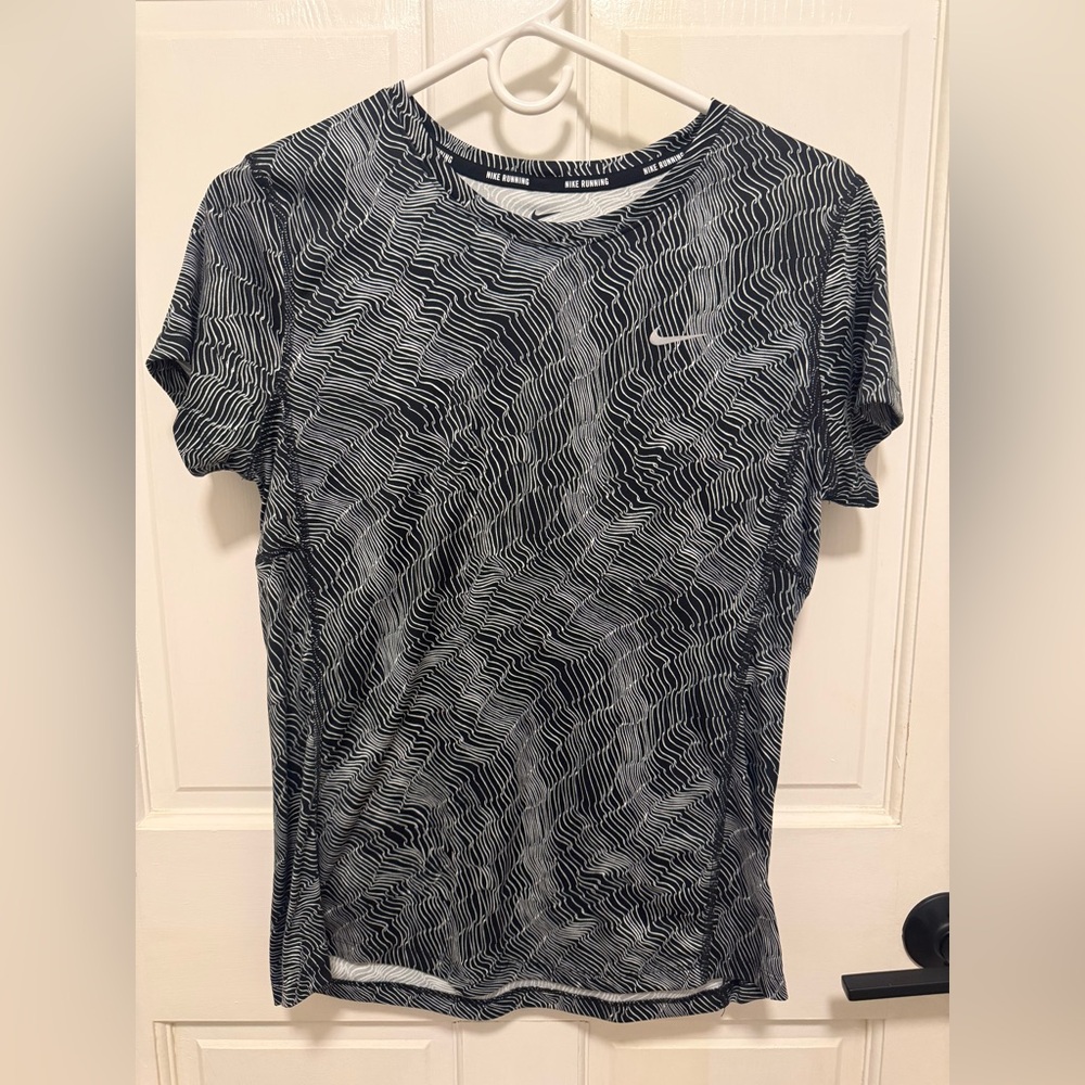 Nike Women’s White & Black Dri-FIT Running Tee with Wave Print - Size M